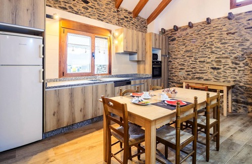 Viana do Bolo Apartment | Homerez - Beautiful appartement for 6 ppl. with garden and terrace at Mourisca