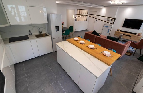 Grand Clement Apartment | Homerez - Beautiful apartement for 6 ppl. with garden at Villeurbanne