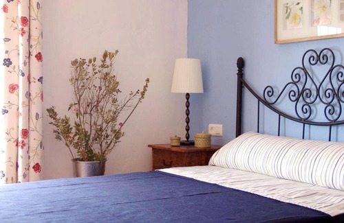 Estepa House | Homerez - Beautiful house for 3 ppl. with shared pool and terrace at Estepa