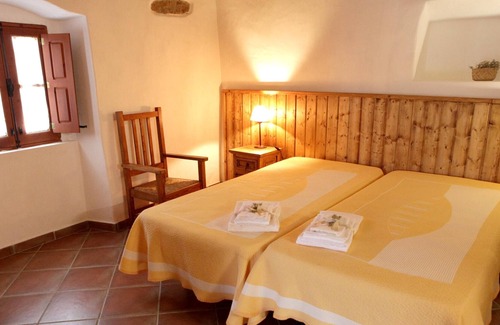 Junqueira House | Homerez - Beautiful house 11 km away from the beach for 6 ppl. with shared pool