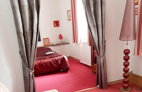 Saint-Paul-de-Varax Villa | Homerez - Big villa for 14 ppl. with swimming-pool, jacuzzi and terrace