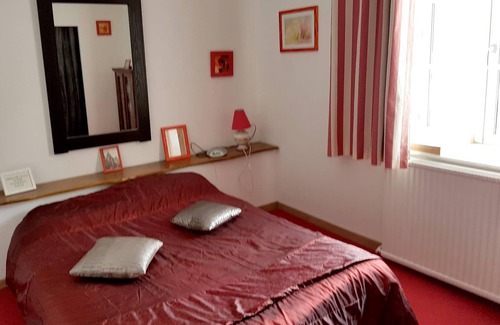 Saint-Paul-de-Varax Villa | Homerez - Big villa for 14 ppl. with swimming-pool, jacuzzi and terrace