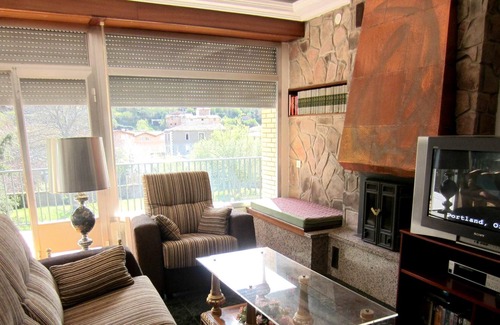 Pradoluengo House | Homerez - Big house for 9 ppl. with garden and terrace at Pradoluengo