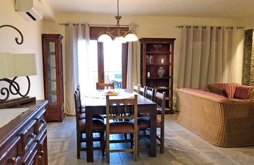 Cretas House | Homerez - Big house for 10 ppl. with terrace at Cretas