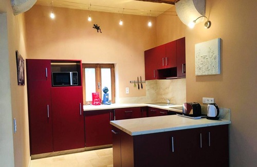 Puy-l'Eveque House | Homerez - Big house for 10 ppl. with shared pool and terrace at Puy-l'Évêque