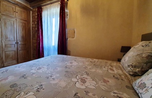 Puy-l'Eveque House | Homerez - Big house for 10 ppl. with shared pool and terrace at Puy-l'Évêque