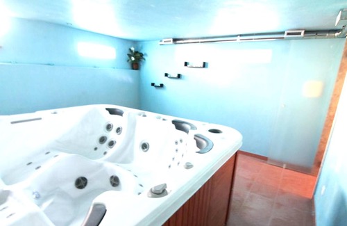 Vilar da Mo Villa | Homerez - Big villa 10 km away from the beach with swimming-pool and jacuzzi