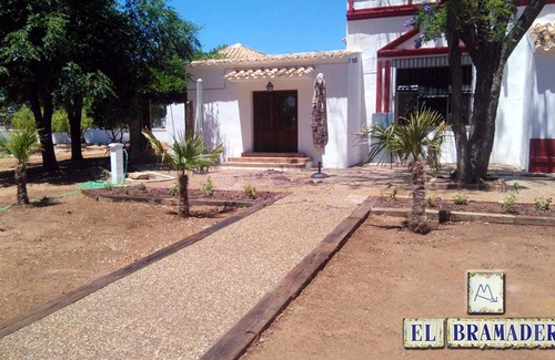 Palma del Rio Villa | Homerez - Big villa for 20 ppl. with swimming-pool and garden at Palma del Río