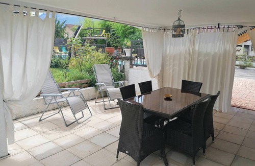 Voreppe Apartment | Homerez - Bright apartment in Voreppe, 43 m² with pool