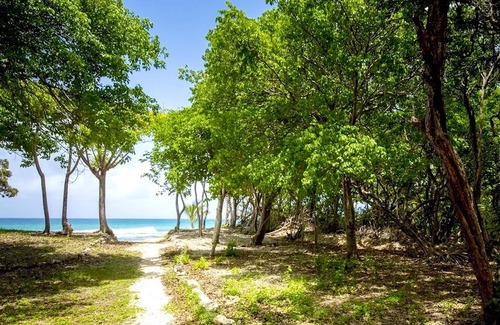 Grand-Bourg House | Homerez - Bungalow 700 m away from the beach with shared pool and jacuzzi