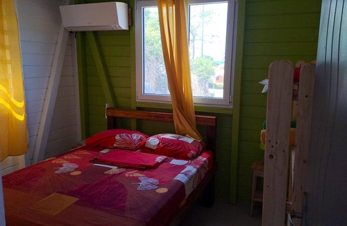 Nord Grande Terre House | Homerez - Bungalow for 4 ppl. with sea view, garden and terrace at Anse-Bertrand