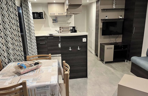 Les Mathes House | Homerez - Bungalow Les Mathes, shared pool