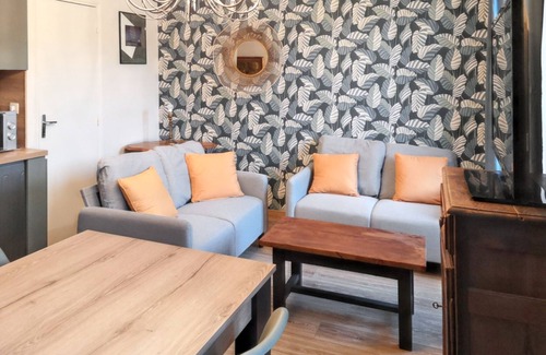 Saint-Vaast-la-Hougue Apartment | Homerez - Cosy apartment in Saint-Vaast-la-Hougue