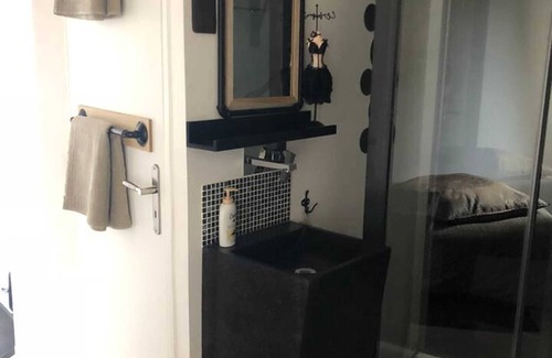 Vallieres Apartment | Homerez - Central studio Clermont-Ferrand