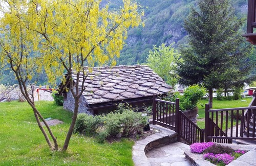 Planaz Ski Chalet | Homerez - Chalet 13 km away from the slopes for 4 ppl. with garden at Planaz