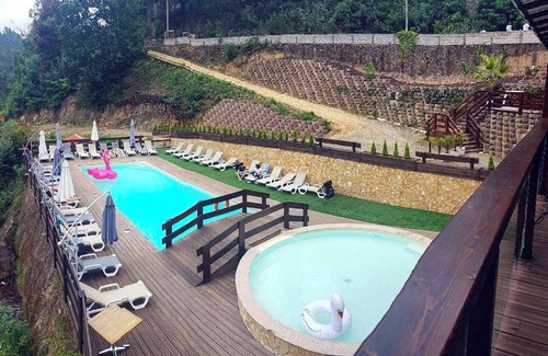 Albergaria-a-Velha Ski Chalet | Homerez - Charming Chalet in Branca with Shared Pool