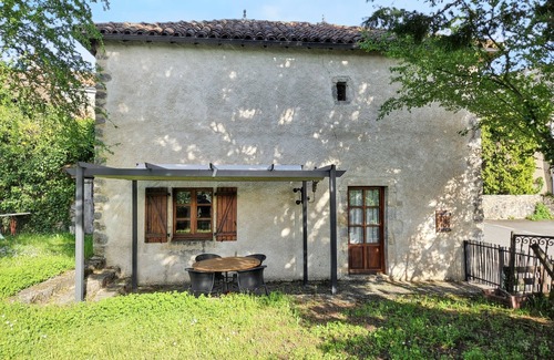Peyrusse-le-Roc House | Homerez - Charming House Peyrusse le Roc, Garden
