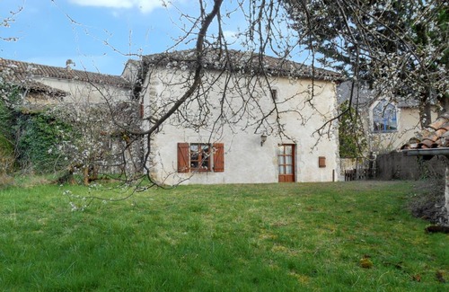 Peyrusse-le-Roc House | Homerez - Charming House Peyrusse le Roc, Garden