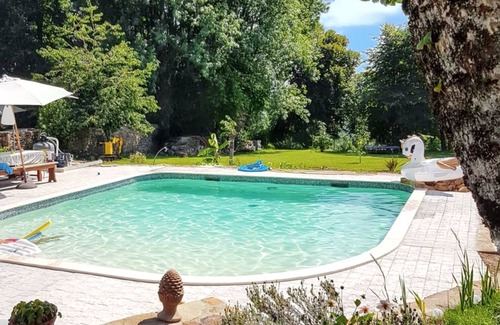 La Porcherie House | Homerez - Charming House in La Porcherie, pool