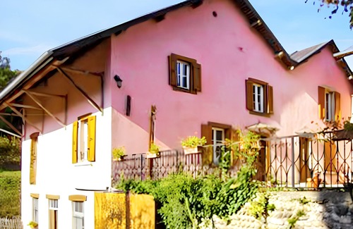 Chirens House | Homerez - Charming House in Chirens with Enclosed Garden