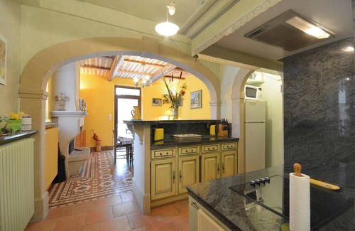 Le Thor House | Homerez - Charming House in Le Thor with shared pool