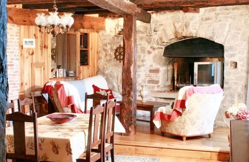 Milhars House | Homerez - Charming house in Milhars with terrace and city view
