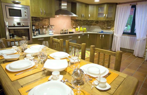 Cuntis House | Homerez - Charming house in Cuntis with private pool