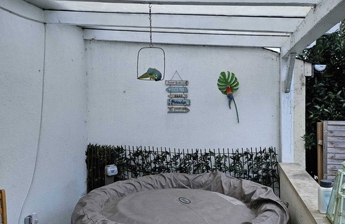 Senlis House | Homerez - Charming house in Senlis with private jacuzzi