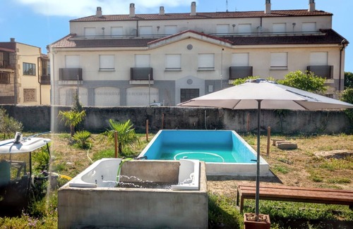 Vitigudino Villa | Homerez - Charming Villa Near Vitigudino with Shared Pool