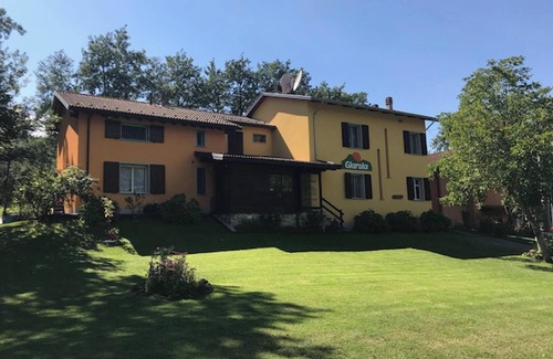 Ventasso Ski Chalet | Homerez - Comfortable Chalet in Giarola with Mountain View