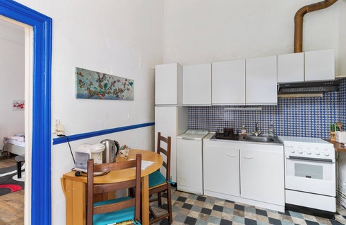 Sens Apartment | Homerez - Cosy flat in Sens, near the garden