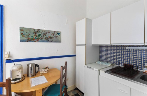 Sens Apartment | Homerez - Cosy flat in Sens, near the garden