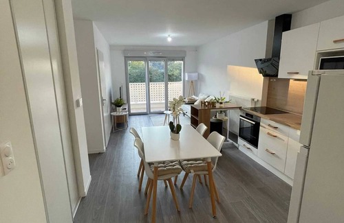 Chartres Apartment | Homerez - Cozy apartment in Chartres 52 m² balcony