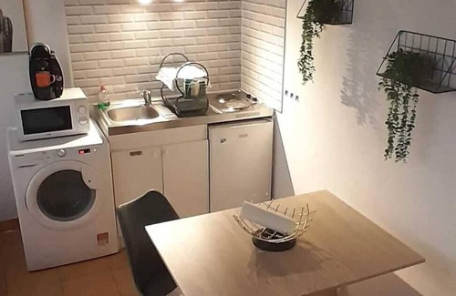 Amiens Apartment | Homerez - Cozy apartment in Amiens with garden