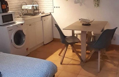 Amiens Apartment | Homerez - Cozy apartment in Amiens with garden