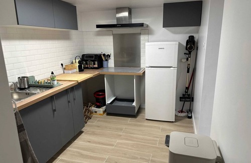 Feyzin Apartment | Homerez - Cozy Apartment in Feyzin - 47 m² with Parking