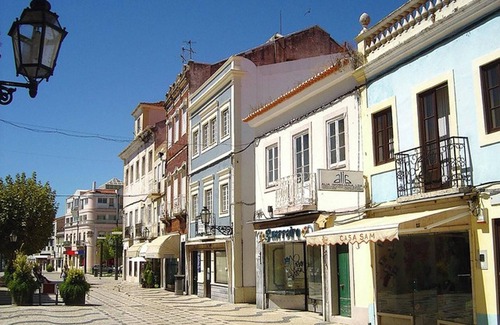 Palhais Apartment | Homerez - Cozy Apartment in Montijo