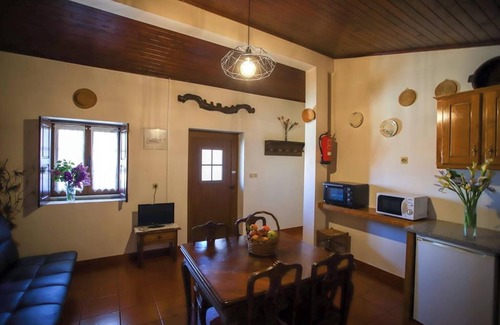 Sortelha Villa | Homerez - Elegant Villa in Sortelha with garden