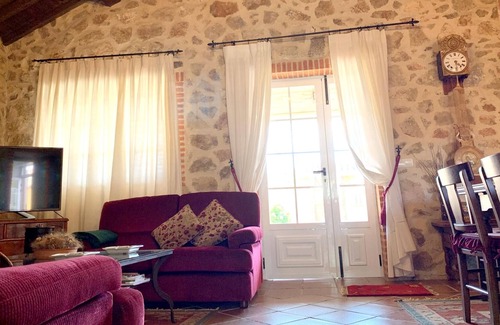 Aldehuela de la Boveda House | Homerez - Spacious house with garden and terrace
