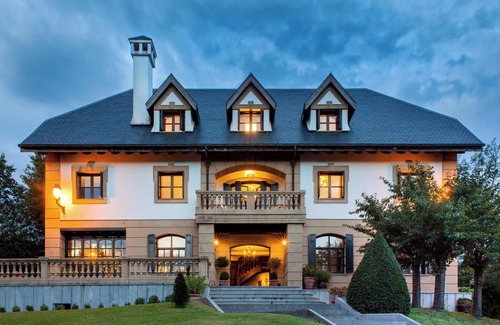Oiartzun House | Homerez - Family Home in Oiartzun with Mountain View