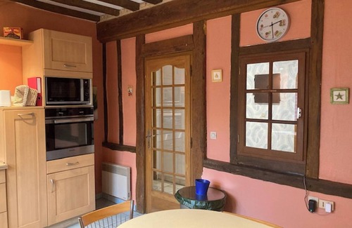 Ganzeville House | Homerez - Five-Bedroom House with Garden in Ganzeville