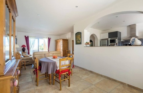 Montesquieu-des-Alberes House | Homerez - House with pool in Montesquieu-des-Albères