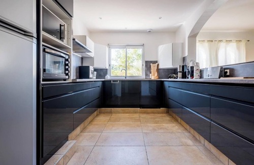 Montesquieu-des-Alberes House | Homerez - House with pool in Montesquieu-des-Albères