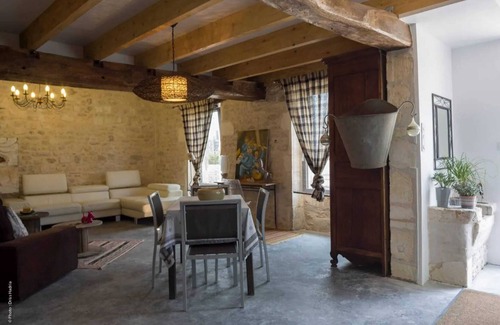 Saint-Ciers-sur-Gironde House | Homerez - Chalet in Saint-Ciers-sur-Gironde