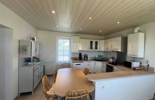 Saint-Michel-en-l'Herm House | Homerez - House in Saint-Michel-en-l'Herm