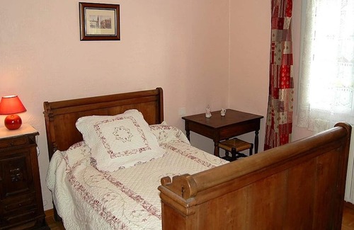 Castelnau-Montratier-Sainte-Alauzie House | Homerez - House for 7 ppl. with jacuzzi and garden at Castelnau-Montratier