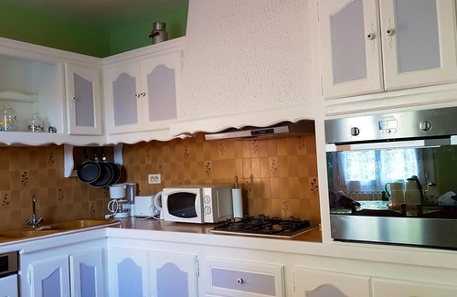 Castelnau-Montratier-Sainte-Alauzie House | Homerez - House for 7 ppl. with jacuzzi and garden at Castelnau-Montratier