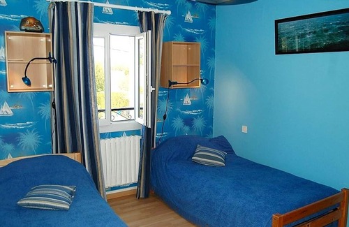 Castelnau-Montratier-Sainte-Alauzie House | Homerez - House for 7 ppl. with jacuzzi and garden at Castelnau-Montratier