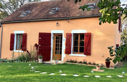 Dampierre-sous-Bouhy House | Homerez - House in Dampierre Sous Bouhy