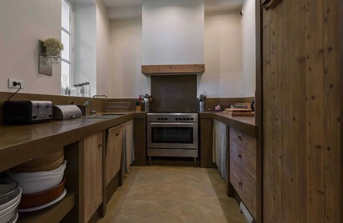 Saumane-de-Vaucluse House | Homerez - House in L'Isle-sur-la-Sorgue